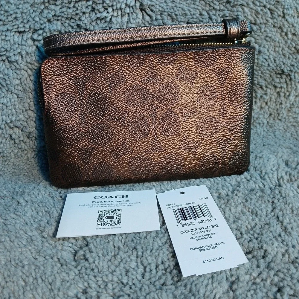 NWT Coach Corner Zip Signature C Wristlet Metallic Brown Copper